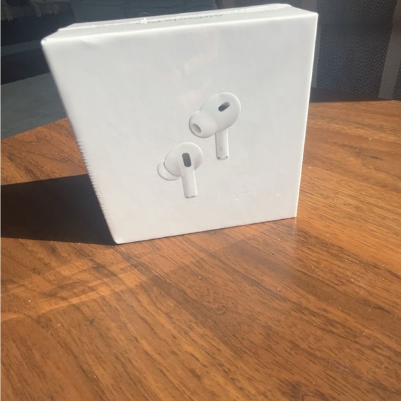 White Wireless Earbuds